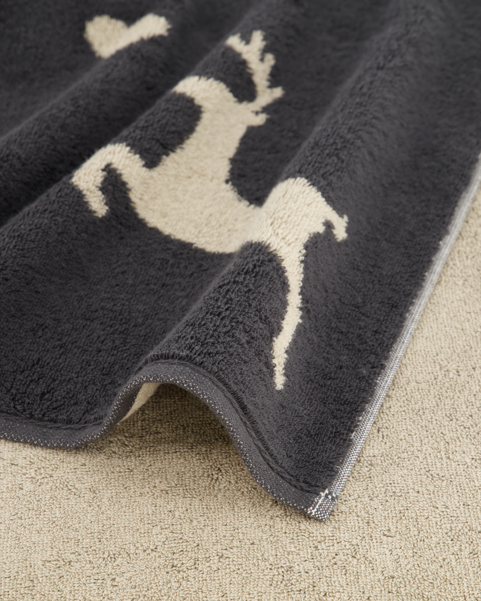 Cawö Handtücher Alpenchic Edition Hirsche 6228 granit - 73 - Duschtuch 70x140 cm