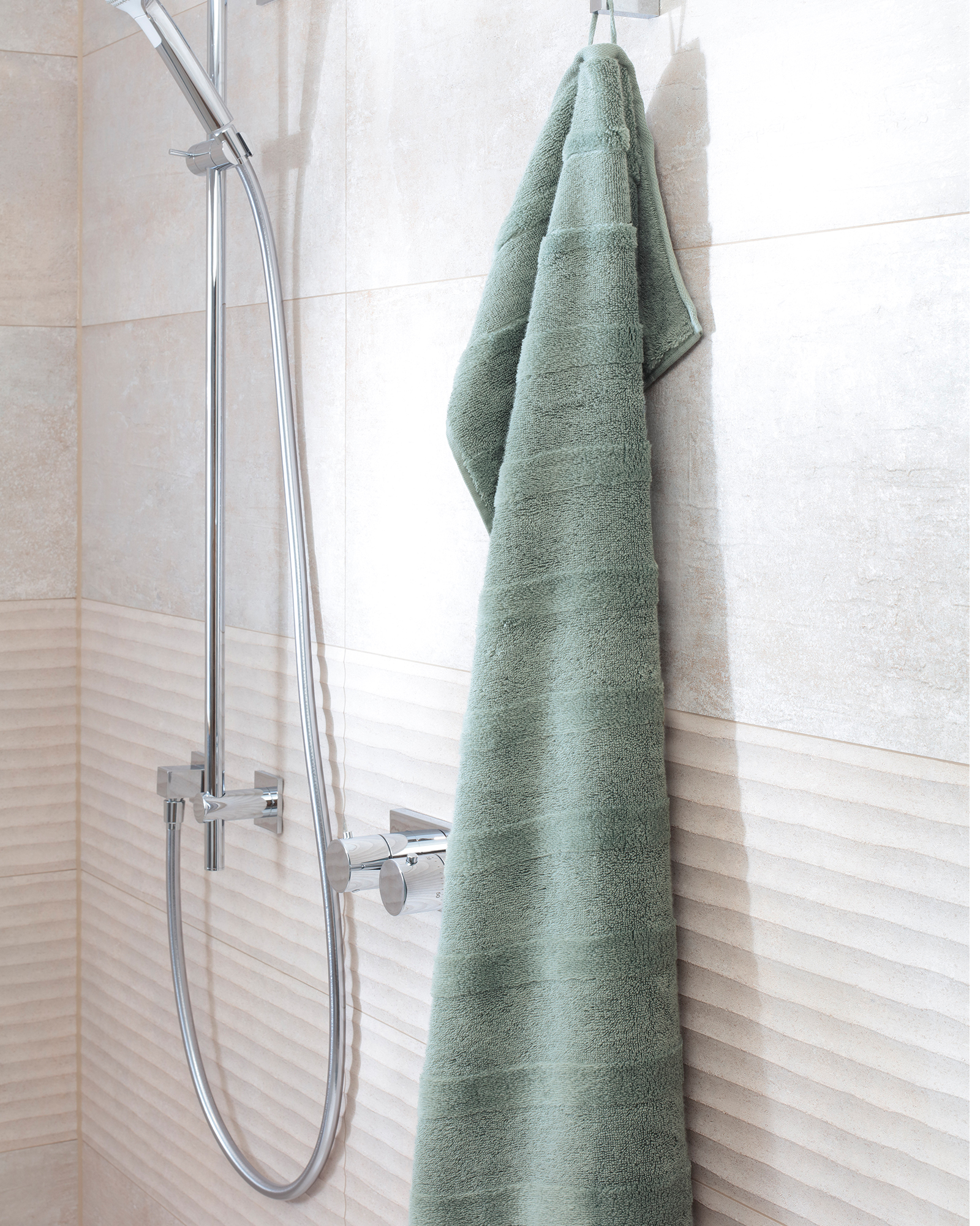 Cawö Handtücher Noblesse2 Uni 1002 nordic green - 470 - Handtuch 50x100 cm