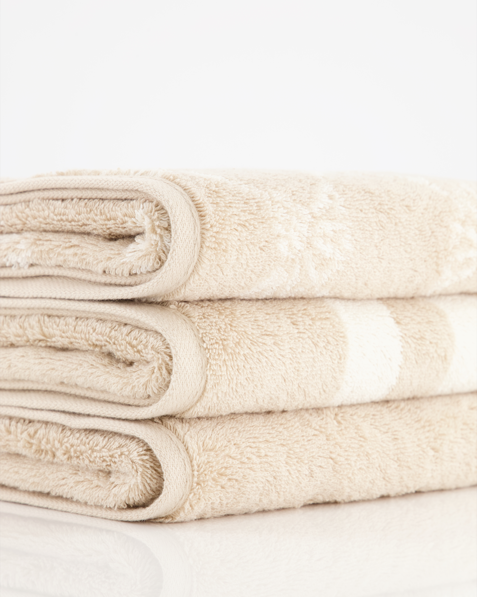 JOOP! Classic - Doubleface 1600 - Farbe: Sand - 30 - Duschtuch 80x150 cm
